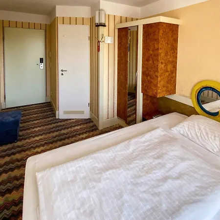 Gasthuis Zum Gruenen Turm 3*