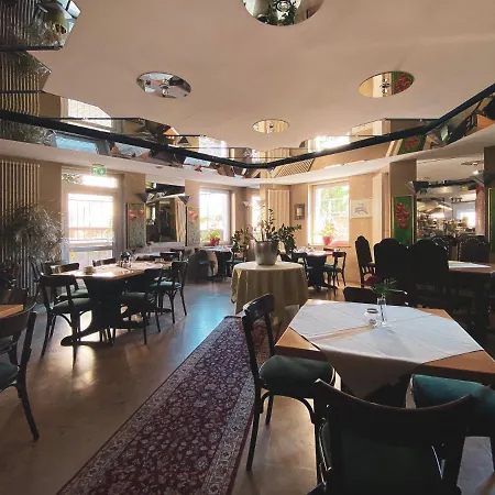 Zum Grunen Turm Хоэн-Нойендорф